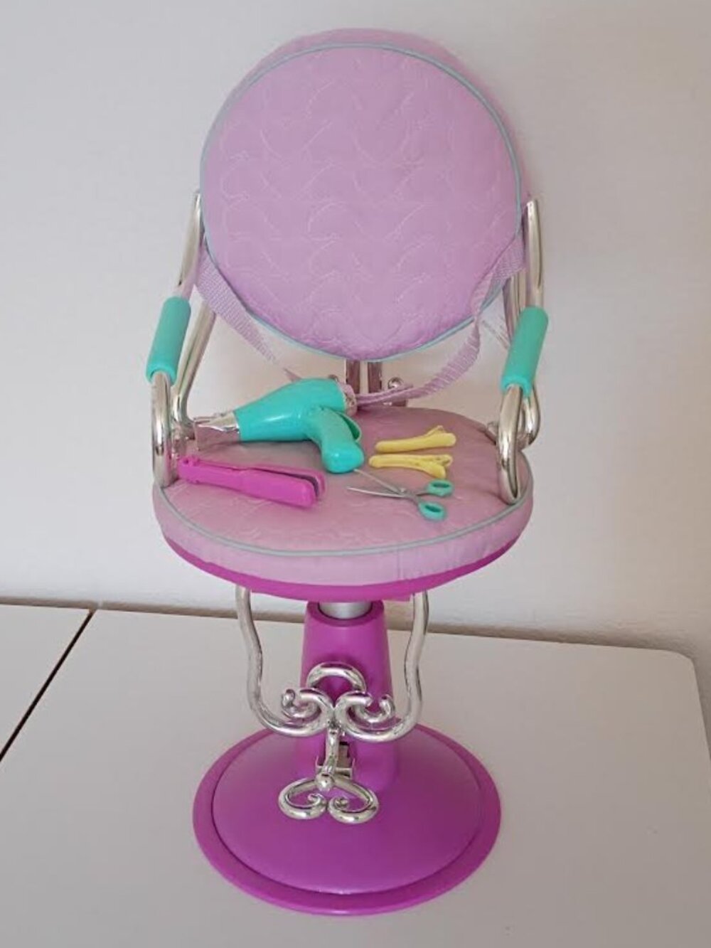 OUR GENERATION SITTING PRETTY SALON CHAIR WITH HAIR STYLING ACCESSORIES 18" DOLL